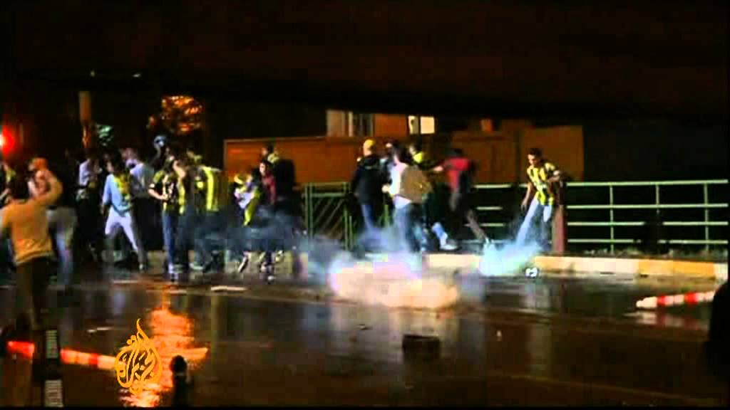 Rival fans riot at Turkish football match - YouTube