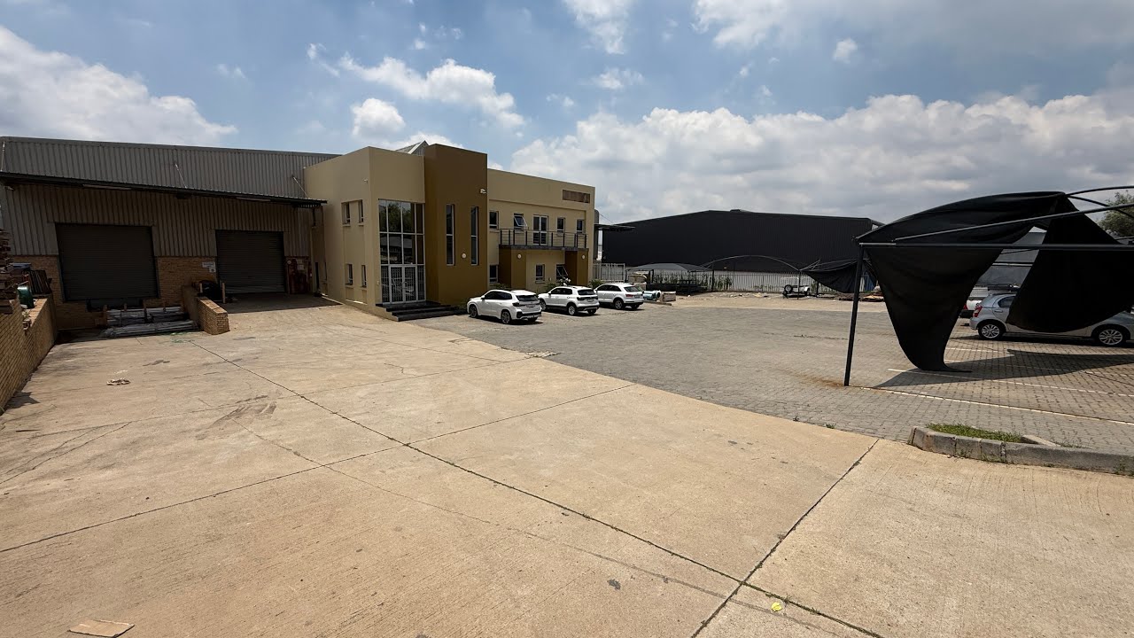 2400m2 warehouse to let in Longmeadow