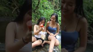 cewek cantik habis mandi di sungai langsung ngemil #tiktokviral# short