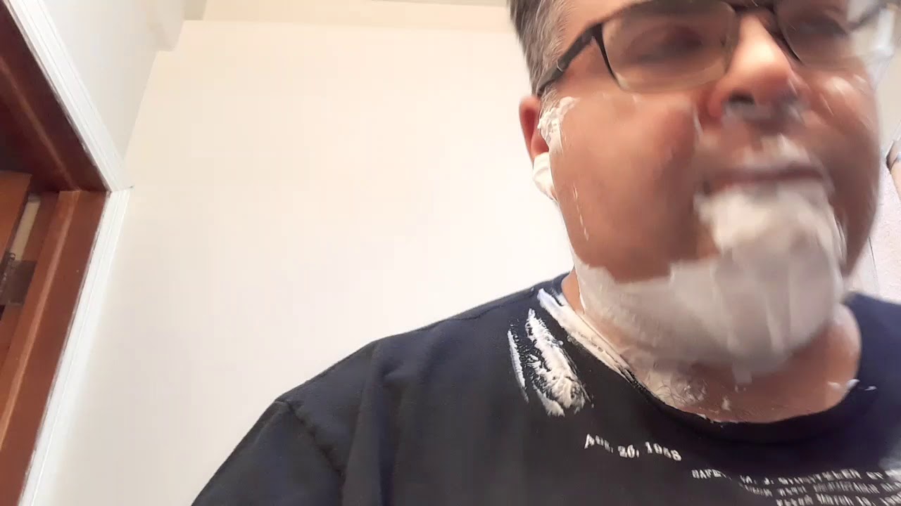 Rex Envoy, Barbus Classic shave cream, Dermacol Poker Face aftershave, PAA Atomic Rocket