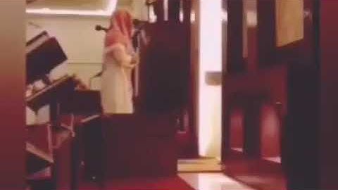 (مُتَّكِئِينَ فِيهَا عَلَى الْأَرَائِكِ لا يَرَوْنَ فِيهَا شَمْسًا وَلا زَمْهَرِيرًا)  سورة الإنسان
