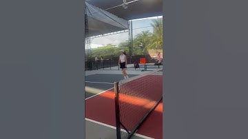Ánh mắt sắc lẹm – cú smash Pickleball chất như nước cất!