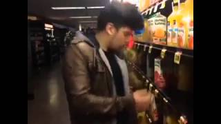 О чём думают парни когда смотрят на девушек О чём думают парни когда смотрят на девушек