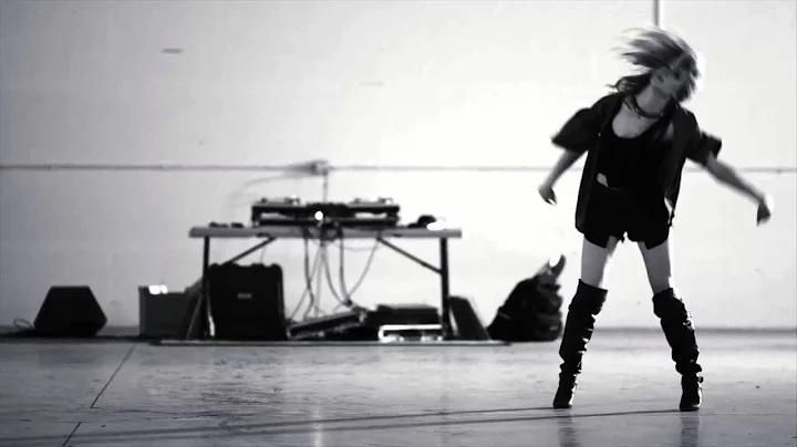 Heather Nicoll improve dance video
