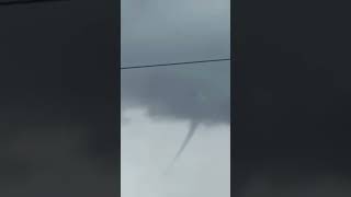 Nova tromba d'água começa a se formar no litoral de São Luís, agora à tarde.
