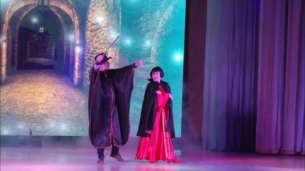 Песни магистра. Песни магистра. Песни магистра. Губернаторова орел. Мантия выпускника юургу.