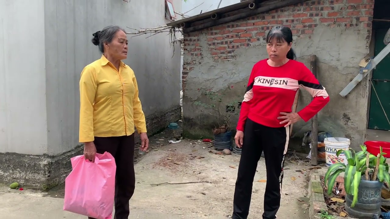 Mụ Phượng ghen tị với bà quyển được sang nhà thắng ở còn cấm mụ Phượng không được sang làm phiền 