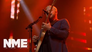 Alt-J play &#39;In Cold Blood&#39; live | VO5 NME Awards 2018