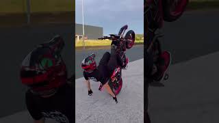 Maîtrise totale sur une roue. @swiftymoto #shorts #bikelife