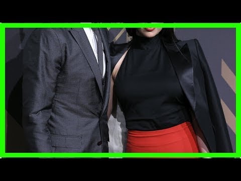 高清图：c罗帅气亮相颁奖 女友高腰裤长腿吸晴