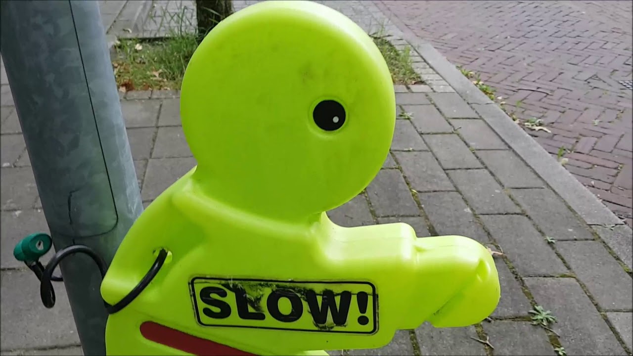 Doetje en Riekeltje zetten de puntjes op de i! - YouTube