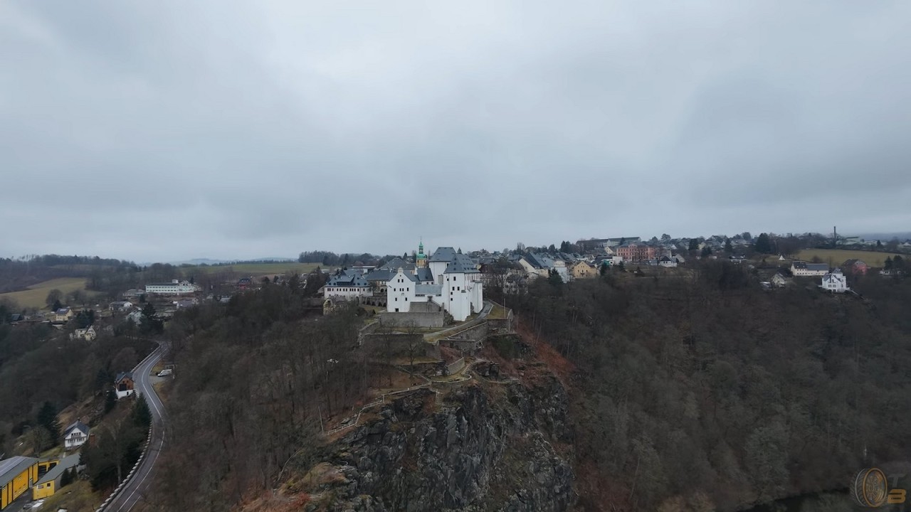 Burg Wolkenstein im Winter über der Zschopau | Schloss im Erzgebirge
