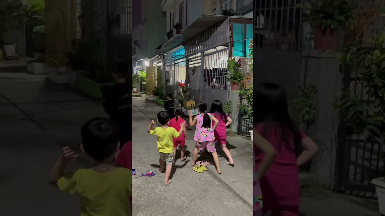 Những ngày đầu đi học võ về nhà bạn í nhận đồ đệ quá trời.😂😂( lúc lớp 1)