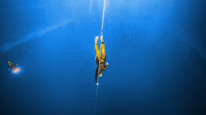 Alexey Molchanov's World Record dive to 126 meters...