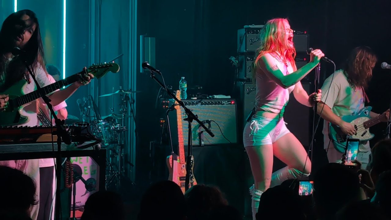 Wet Leg PILLOW TALK (new song 1st time LIVE in USA) 03-31-2025 Market Hotel Brooklyn NYC 4K