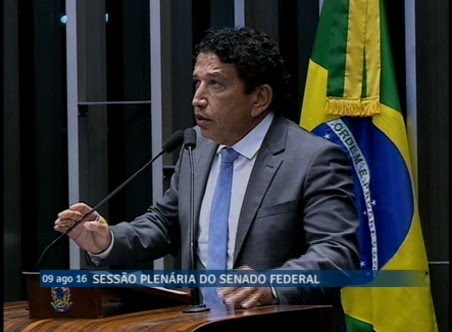 Magno Malta manifesta apoio ao impeachment e diz que Brasil vive estado democrático de direito