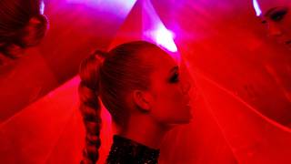 The Neon Demon 2016 Jesse Turns Red 4K Blu-Ray 2160P
