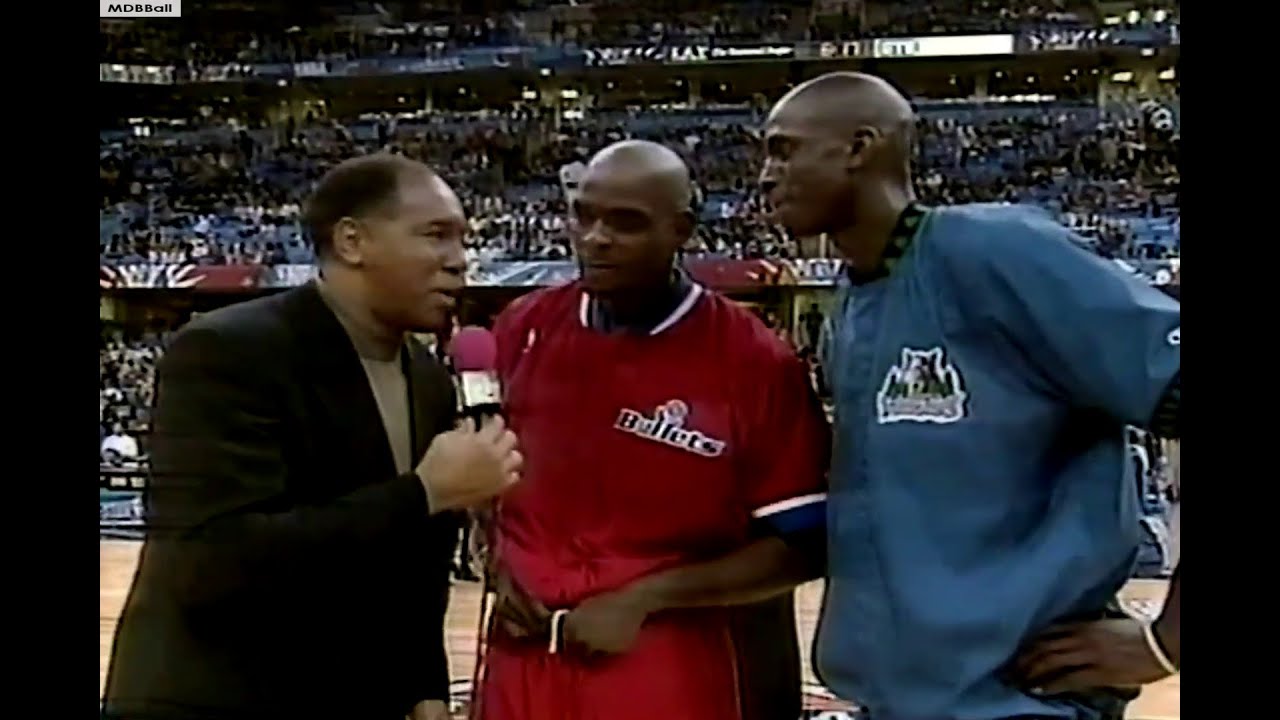 Kevin Garnett Towers Over Chris Webber - YouTube