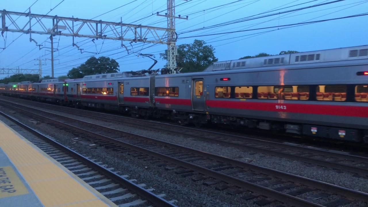 Two MetroNorth Railroad trains at Old Greenwich station YouTube