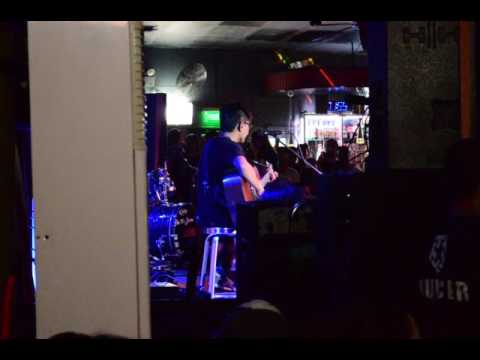 Ebe Dancel - Burnout (Live at 70's Bistro)