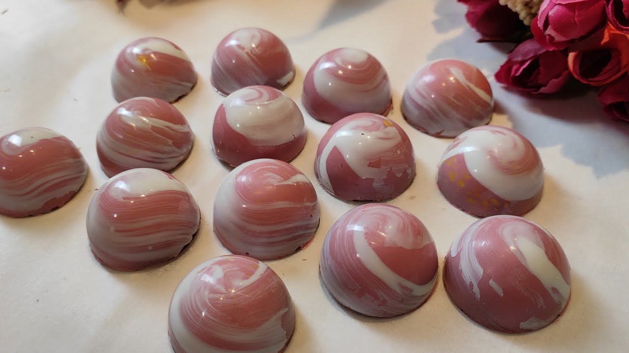 استخدام زبدة الكاكاو لتلوين الشوكولاته