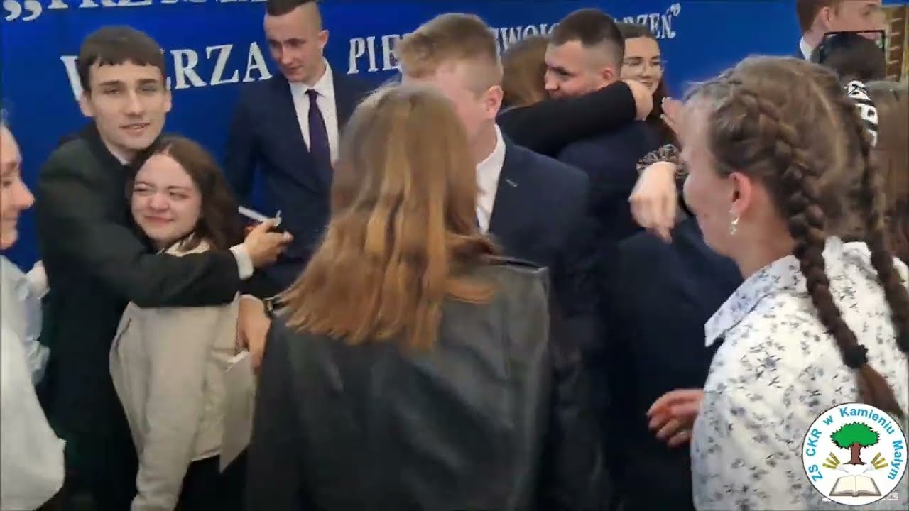 Pożegnanie klas czwartych w obiektywie klas młodszych