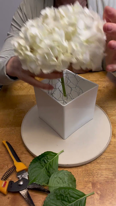 Florist Hack: How To Use Floral Tape 