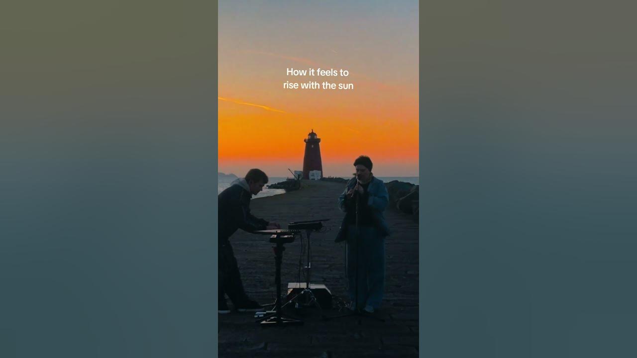 Which song would be nice in a flute version!? 🪈 #ohmyroya #flute #dawnday #ireland #livesession