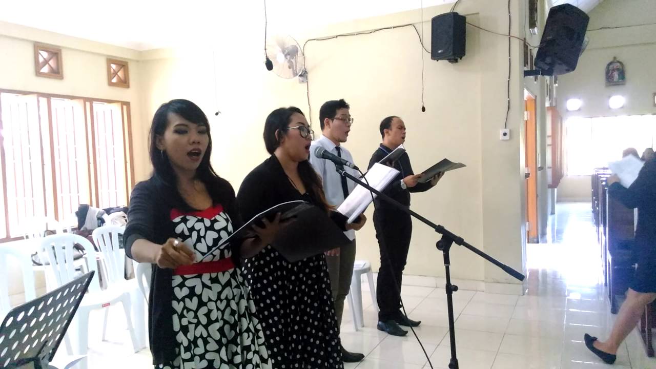 Dolce Voce Choir sing  A Clare Benediction - John Rutter