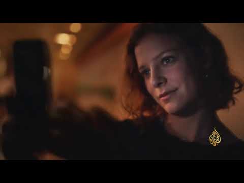 هل أصبح فيسبوك منصة شائخة