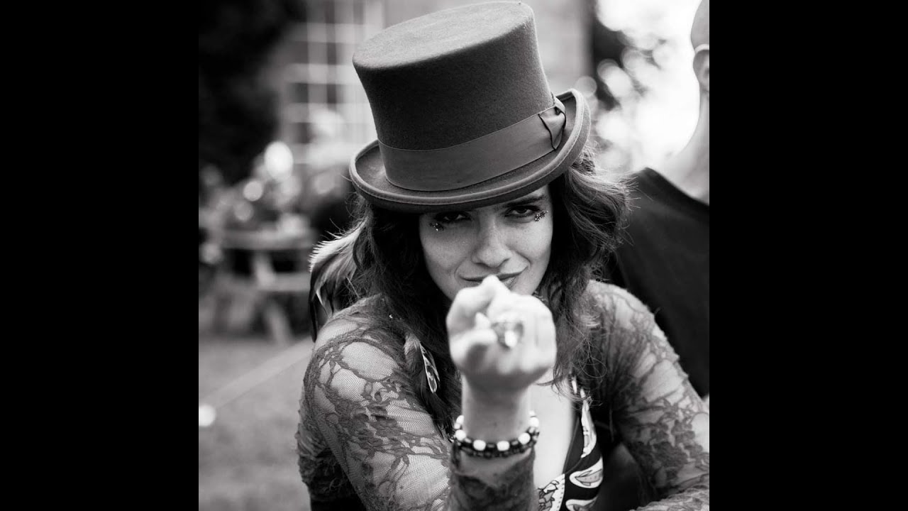 Electro Pop Punk  - Maddie Jones aka MADI meets with Alternative Radio Cardiff