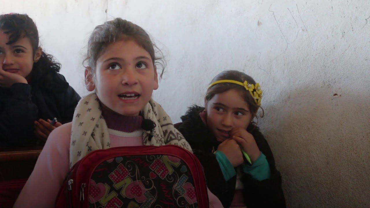 مدرسة طورلاها في إدلب.. كيف كانت وكيف أصبحت.. وما الدور الذي يلعبه الاعلام في تحسين الواقع