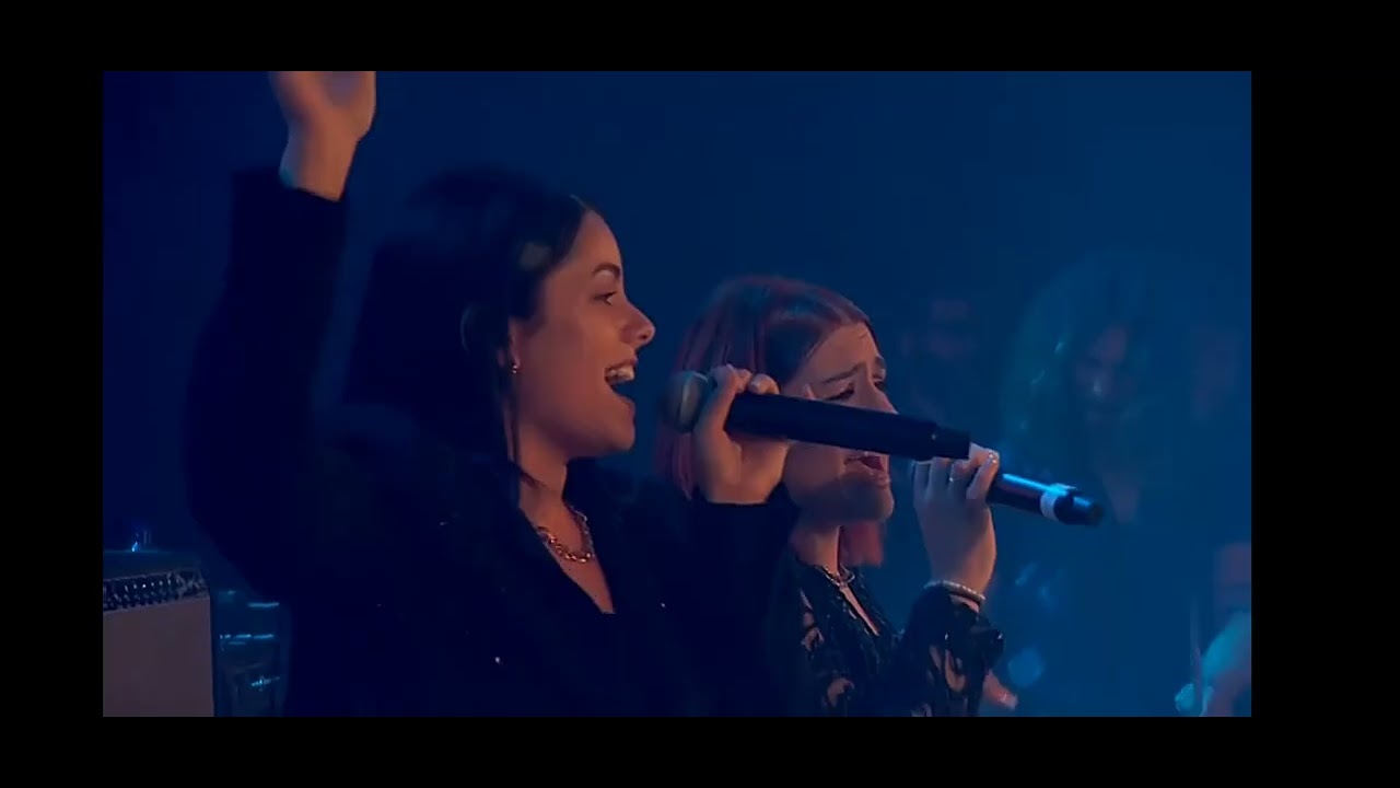 nosas Tanxugueiras esta noite na festa de Radio 3 , impresionantes, maravillosas, unicas! 🙏❤