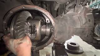 2013-2016 Ram 3500 Front differential service and axel seal replacement. Maintenance 1of2 👨‍🔧