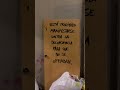 Silencio. www. es – arte urbano Barcelona, trash art, Francisco de Pájaro