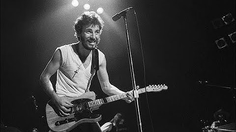 Born To Run Bruce Springsteen -  Story Behind The Song