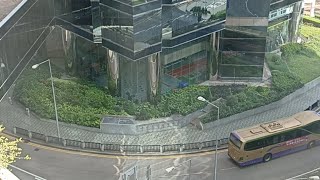 Suasana Bawah Apartemen Di Pagi Hari