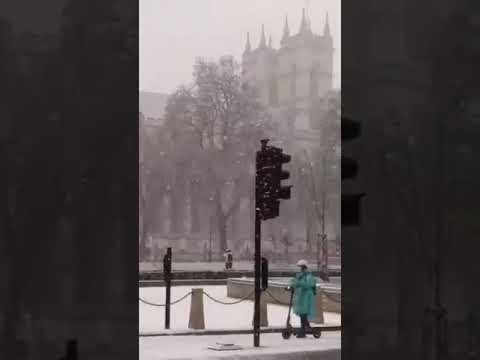 الثلوج تكسي لندن بحله بيضاء