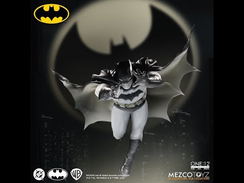 Mezco Toyz Batman: Year One One:12 Collective Batman Figure Pre