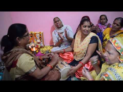 Meri Jholi Chhoti Pad Gayi Re Lyrics || मेरी झोली छोटी पड़ गई रे lyrics mata bhajan lyrics in hindi