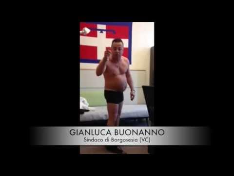 Gianluca Buonanno: 2 minuti di verità con spogliarello...