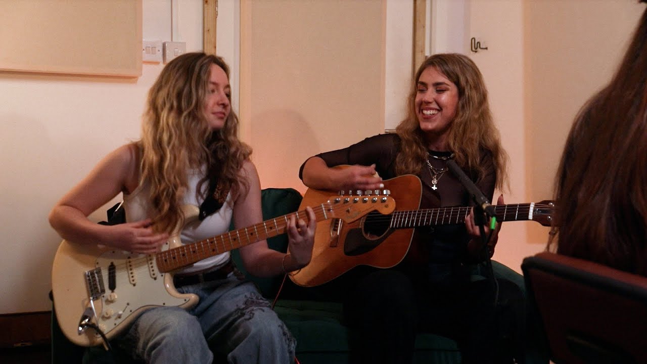 Watch Freefall Sessions -Natalie Shay - four leaf clover (live) on YouTube Watch Freefall Sessions -Natalie Shay - four leaf clover (live) on YouTube