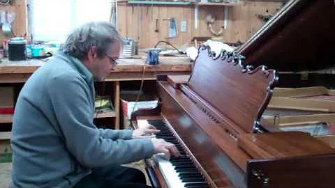 Victor Pelletier, accordeur de piano. 418-495-2298