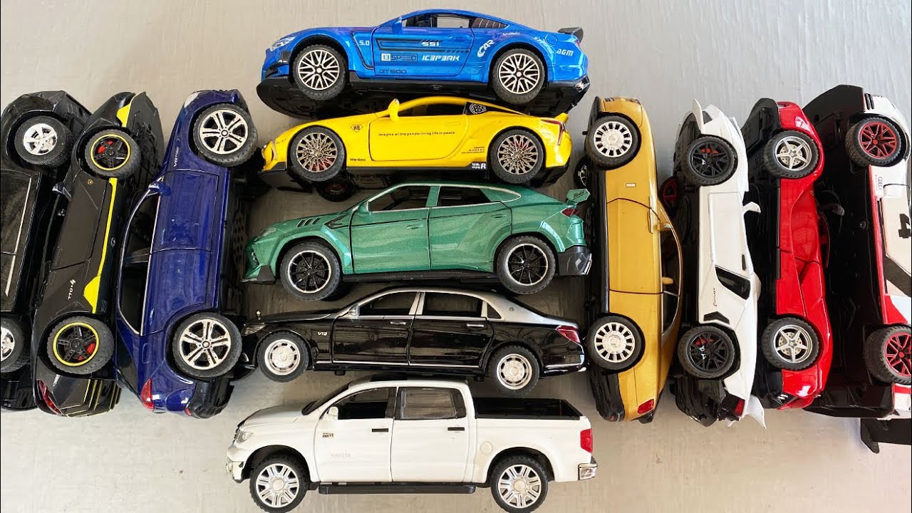 Коробка, полная литых моделей автомобилей, Top Toys Cars: GT500, Rolls Royce, LC500, Laferrari, L...