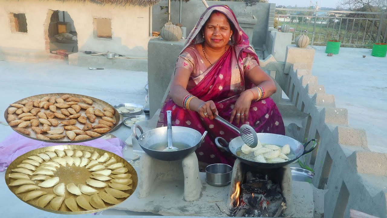 होली स्पेशल गुजिया रेसिपी || Holi Special Gujiya Recipe || Holi Special Karanji