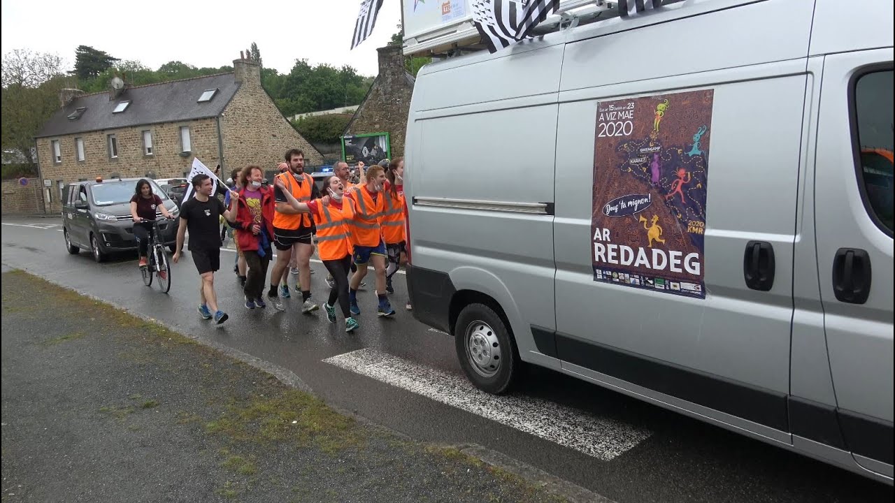 Degouezh ar Redadeg 2021, e Gwengamp. Arrivée de la "Redadeg 202Ø-21" à Guingamp. 29/05/2021. (4K)