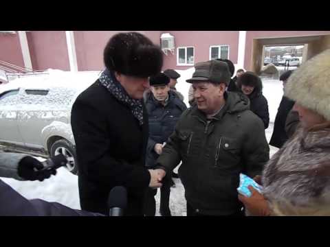 Врио губернатора Игорь Васильев подарил кировскому инженеру соль