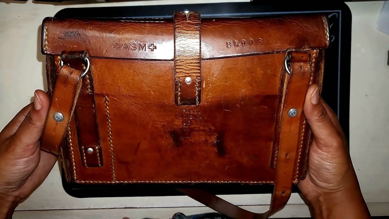 What's In My Bag ( 1967 Swiss Medic Bag) - YouTube