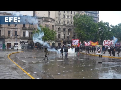 Gas, gunfire, and a massive march for university rights in Argentina