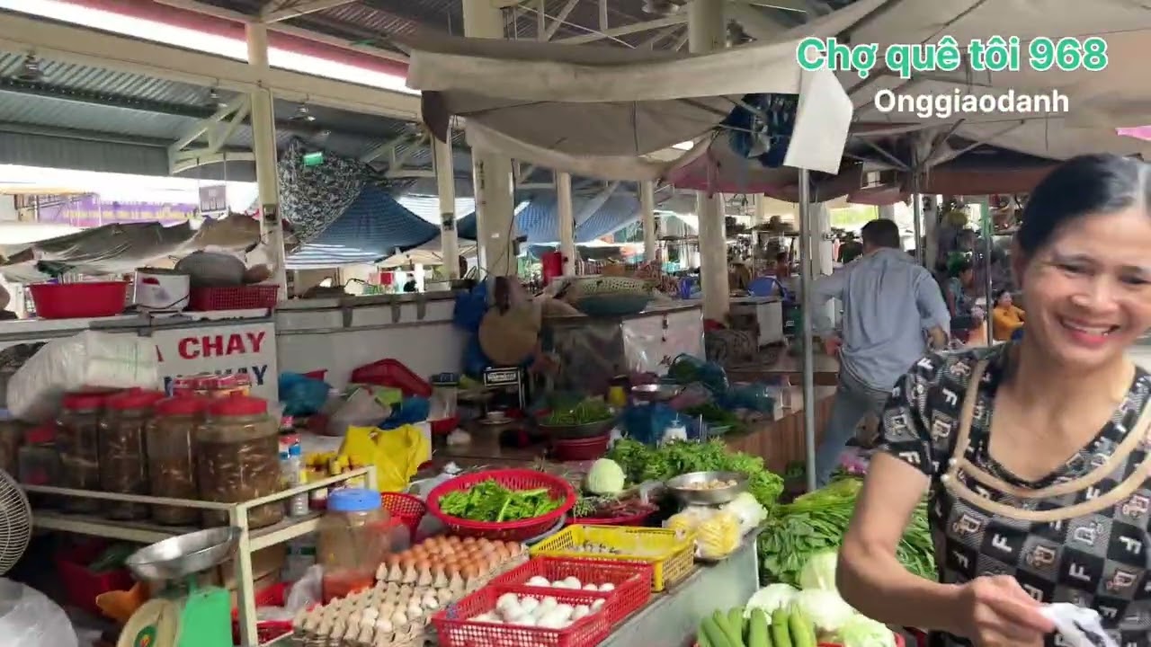 Đi chợ thanh bình buổi sáng 